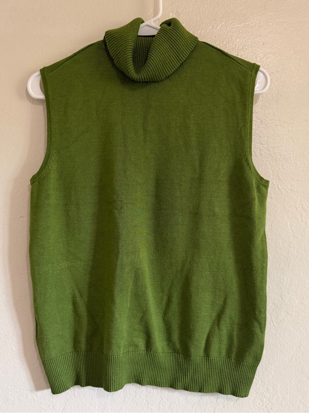 Cable & Gauge Olive Green Sleeveless Ribbed Turtleneck Sweater